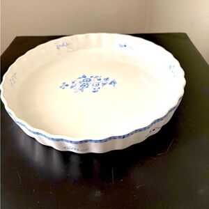 Fyrklovern Apilanlehti Classic Jackie Lynd Blue & White Floral 9” Quiche…